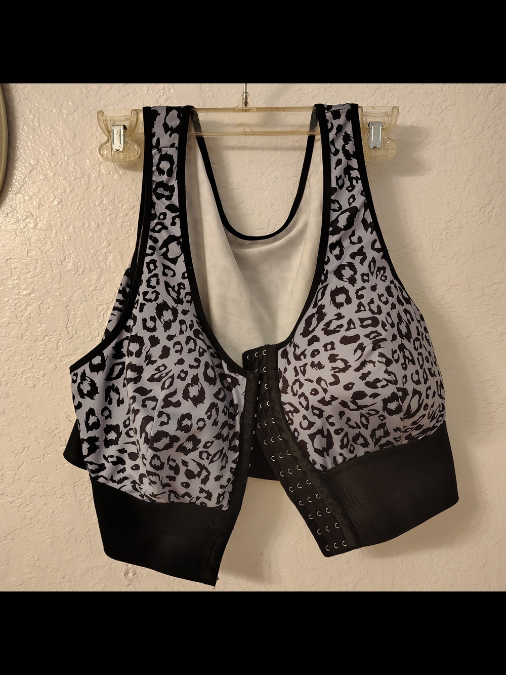 Leopard Print Front-Close Sports Bra - Black & White